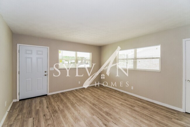 Photo - One-level living at its best