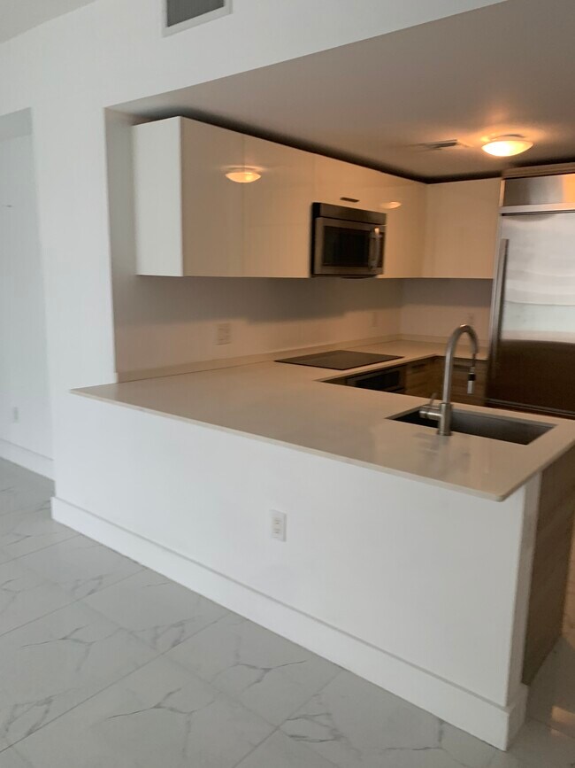 Photo - 1300 Brickell Bay Dr Unit 2111