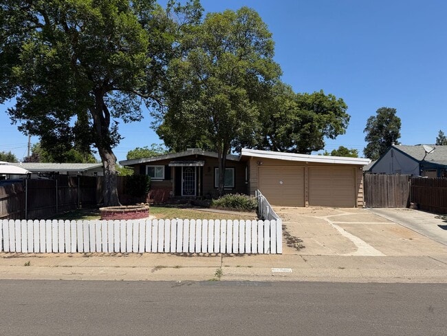 Photo - Adorable 3 bedroom 2 bath bungalow in Rosemont