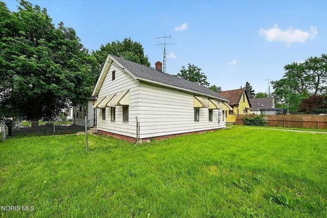 Photo - 2938 Chase St