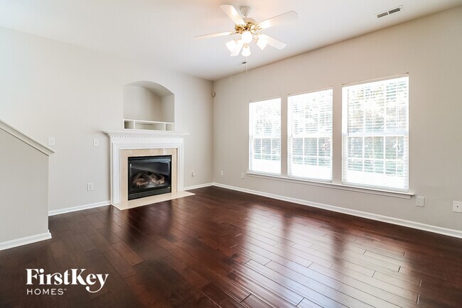 Photo - 3703 Pemberton Way