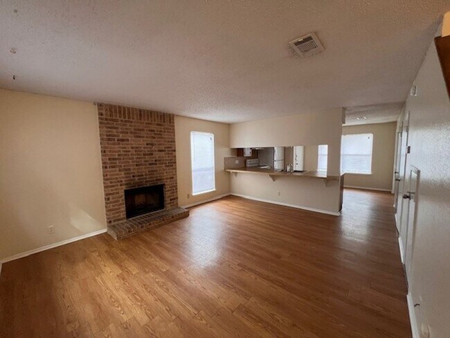 Photo - Hu Properties2 (3308 Dunliegh Dr) Unidad A
