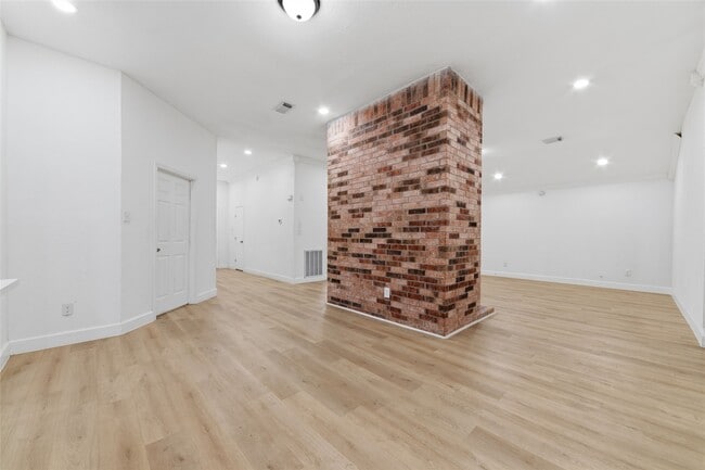1410 Lexington Blvd
