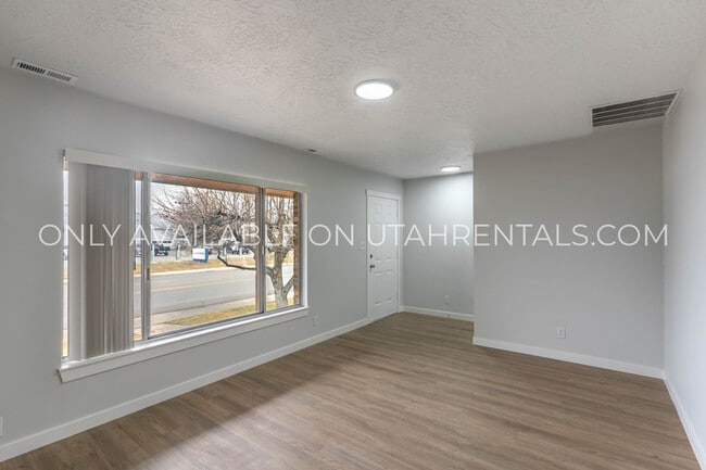 Photo - 1855 N Riverside Ave
