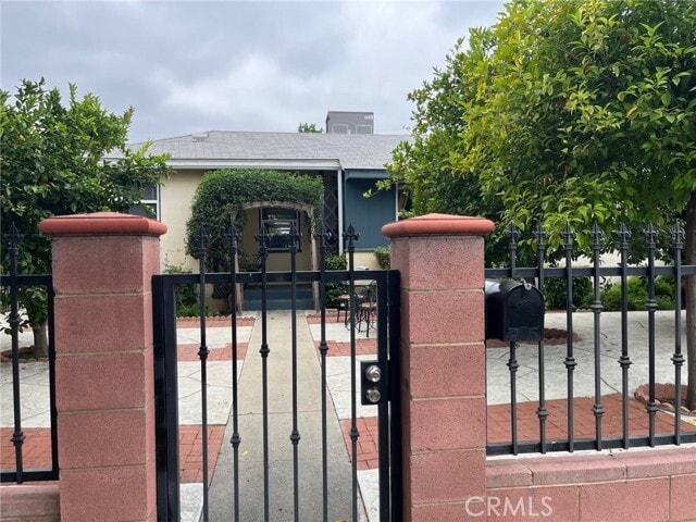 Photo - 6861 N White Oak Ave Casa