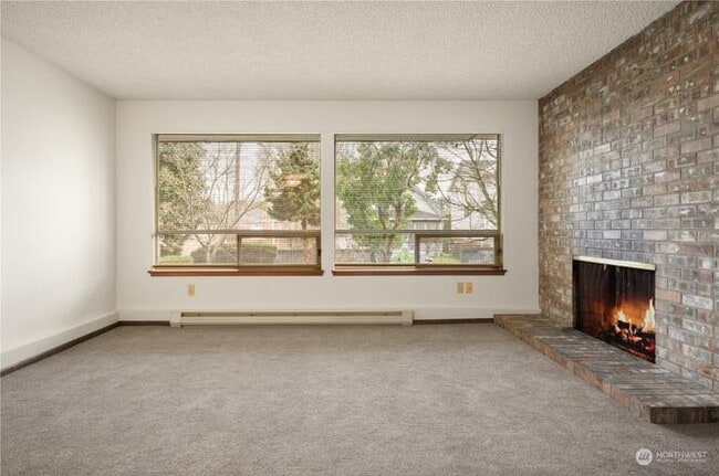 1901Este - 3033 21st Ave W Unidad B - Lower