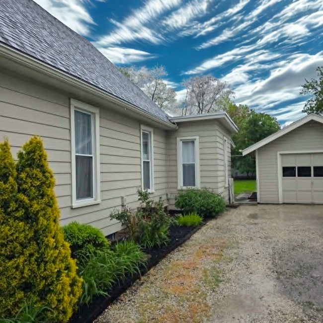 Photo - Large yard and quiet location in Findlay