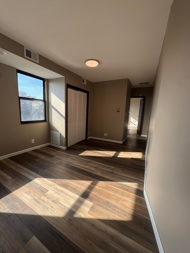 Photo - 2905 Glenmore Ave Unidad 8