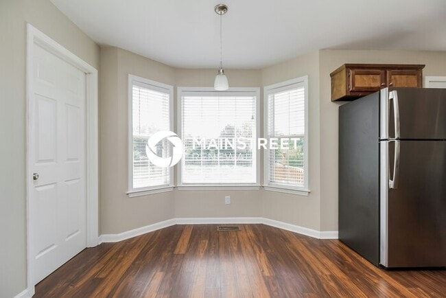 Photo - 3 Bedroom Pet-Friendly Home in Thompson's Station, TN with Main Street Renewal
