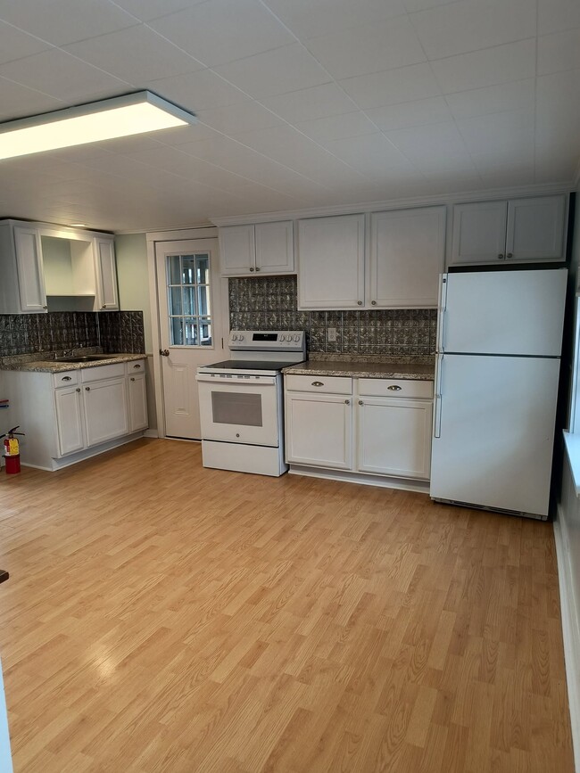 Building Photo - 216 N George St Unit Apt 1
