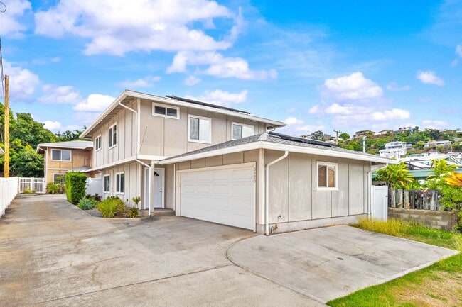 Building Photo - Spacious 3 Bedroom, 2.5 Bath Single Family...