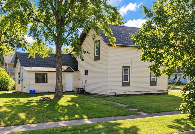 Photo - 3 Bedroom Student Rental Near UWEC