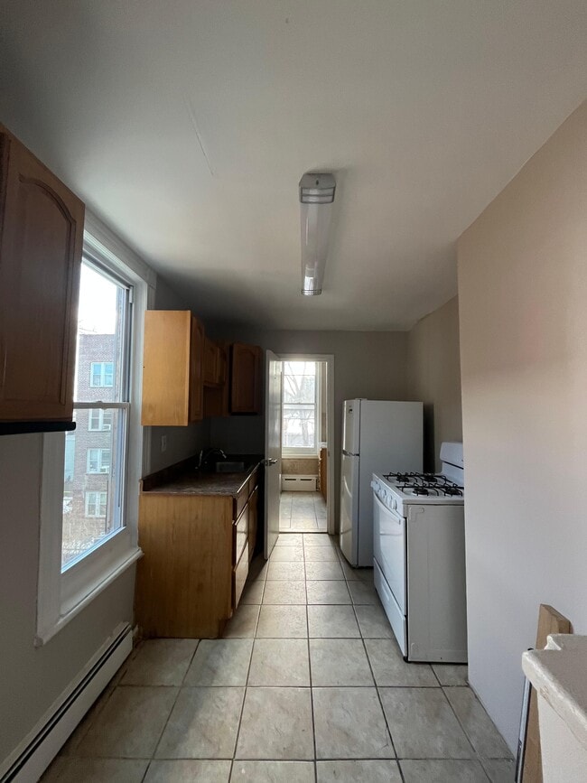 Building Photo - 65 Laidlaw Ave Unit 3L