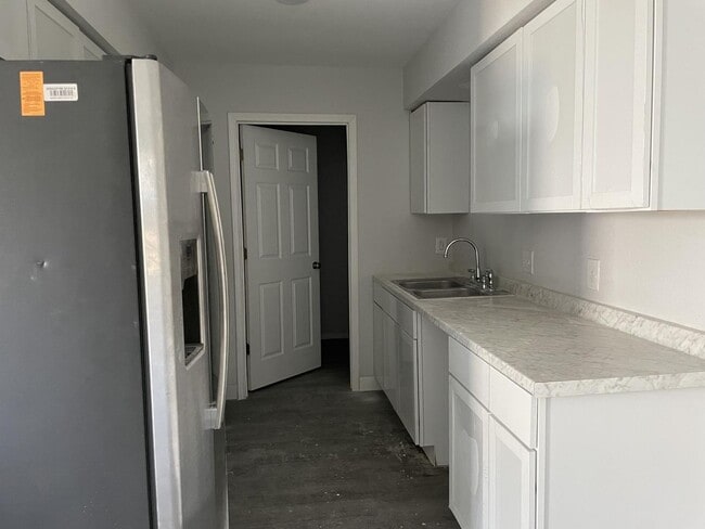 Building Photo - Stanley Duplex Unit 3456