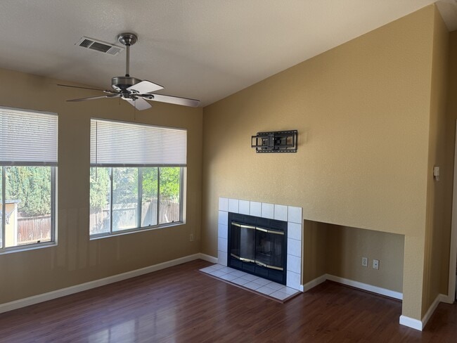 Photo - 556 Moray Way