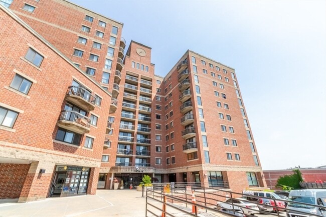 Building Photo - 15 N Beacon St Unit 516