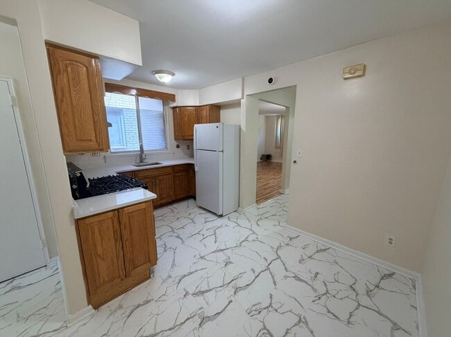 Photo - 2076 E 63rd St Unidad 2nd Fl