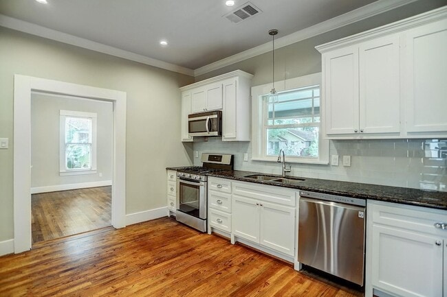 Photo - 1021 Louise St