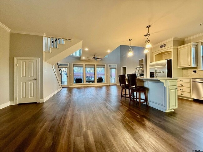 Photo - 3815 Holly Ridge Dr