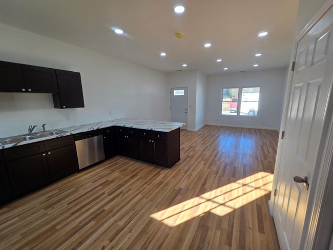 Photo - 203 N Elm St Unidad 1