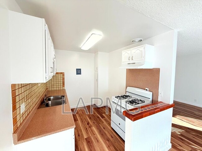 Photo - 10919 Pioneer Blvd