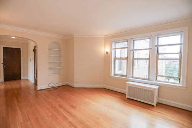 Building Photo - 7443 N Claremont Ave Rental