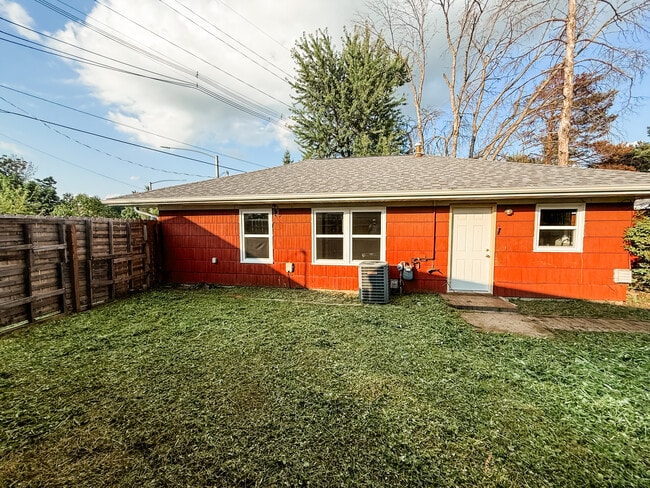 Photo - 903 38th St SE