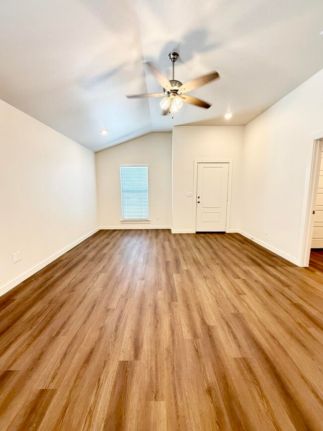 Photo - 2130 Langford Ave