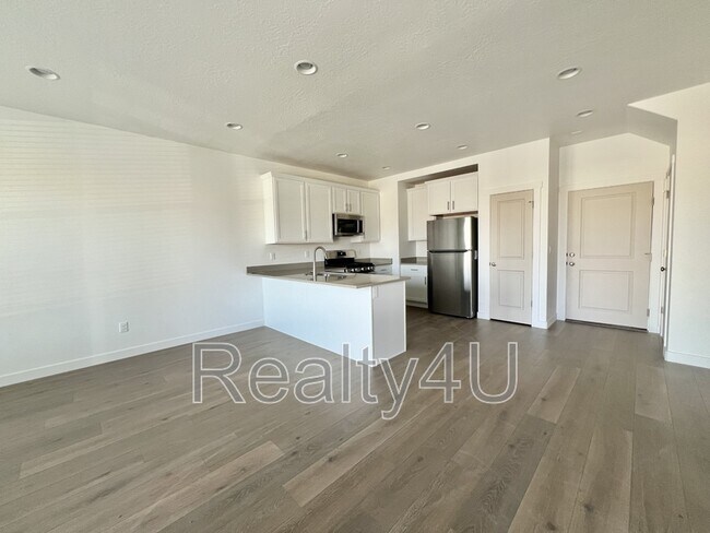 Photo - 3553 Hardman Way