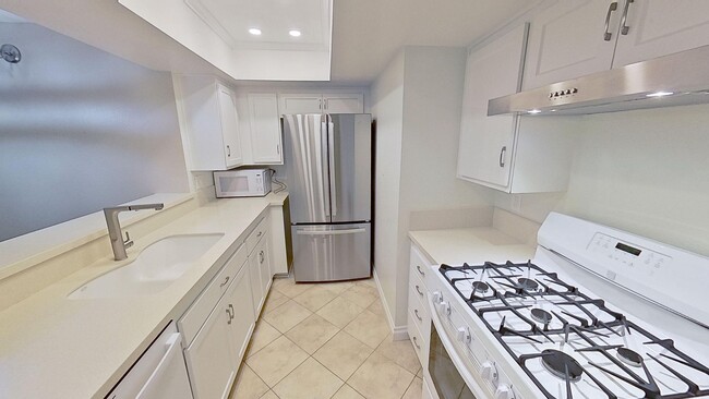 Building Photo - 2 bed/ 2 bath Condo in Goleta-Eucalyptus G... Unit 259