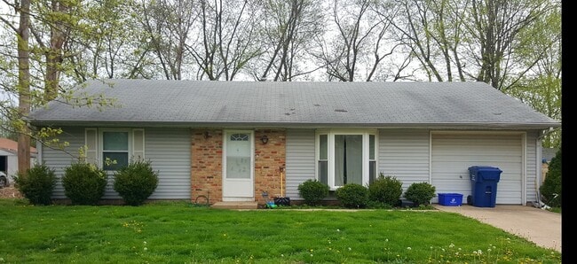Building Photo - 3bed/1bath in Kenwood neighborhood