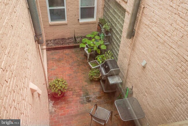 Photo - 1771 Swann St NW Unit 1 - GROUND FLOOR