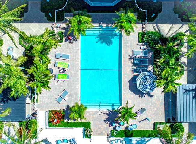 Royal Colonial- Waterfront Residences