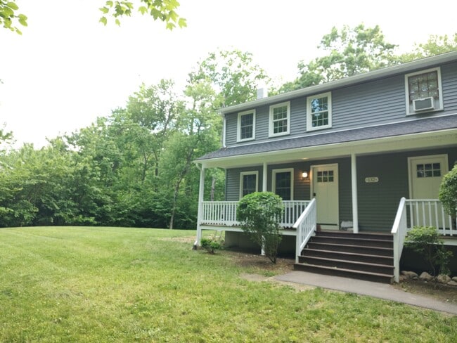 Building Photo - 132 Londonderry Turnpike