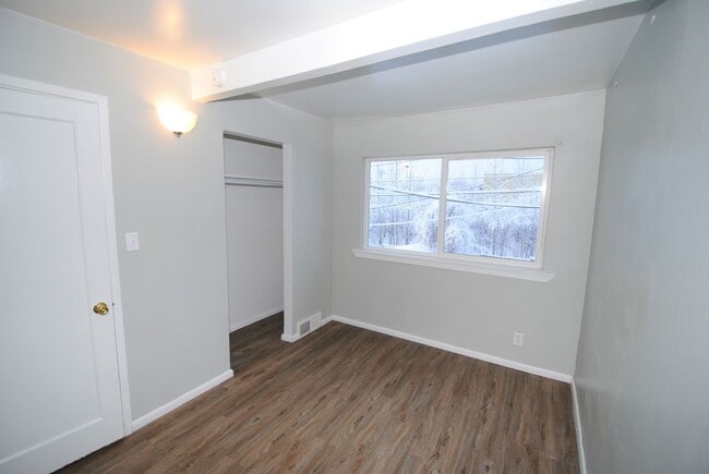 Photo - Lathrop St (1424/1426) Unit 1424