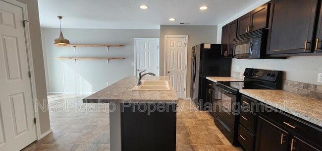 Photo - 657 N Manship Ave