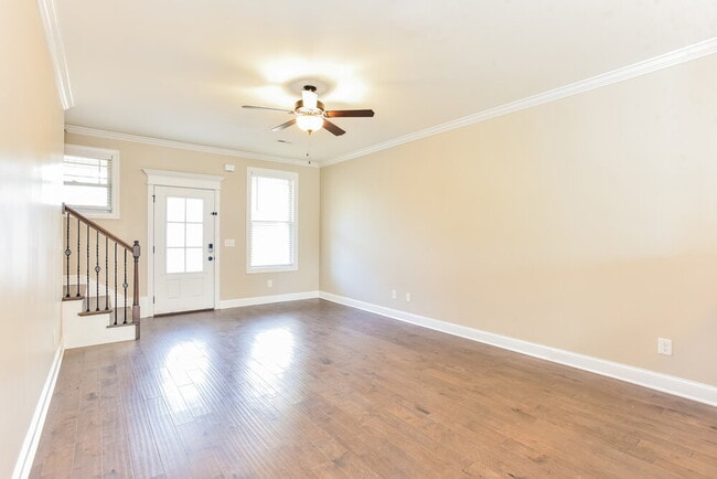 Photo - 575 Hollandale Rd