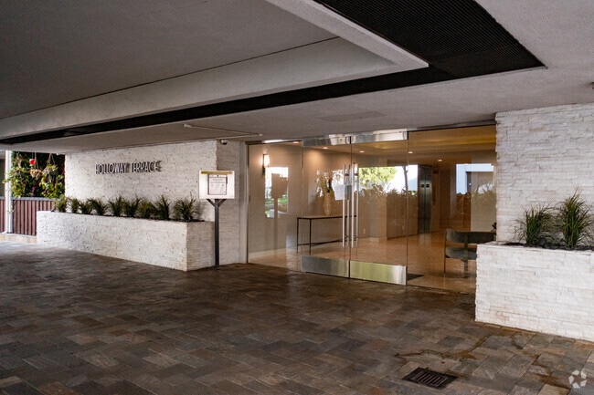 8530 Holloway Dr - 8530 Holloway Dr