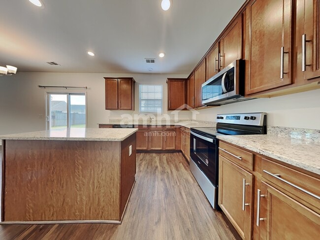 Photo - 1110 Friartuck Trail