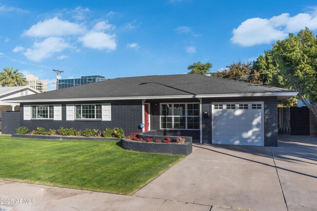 Building Photo - 2532 E Highland Ave