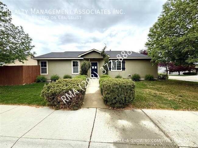 Photo - 2621 N Larchmont Ave House