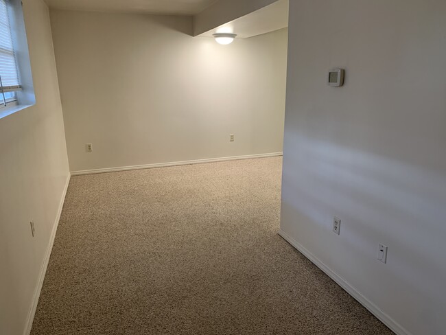 Building Photo - 2190 N Susquehanna Trl Unit 1