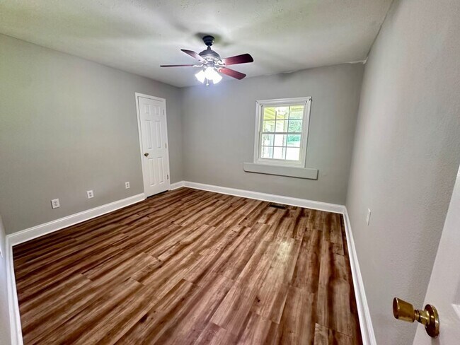 Photo - 2971/2975 Sharpe Elva Road Unit 2975