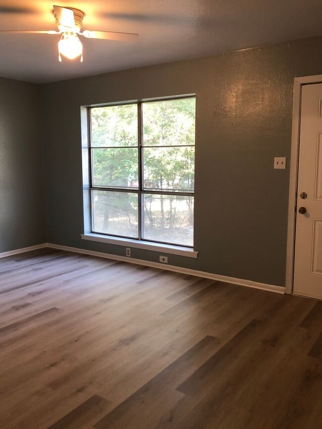 Photo - Very nice 3 bedroom/1 bath house with Central Air & Heat