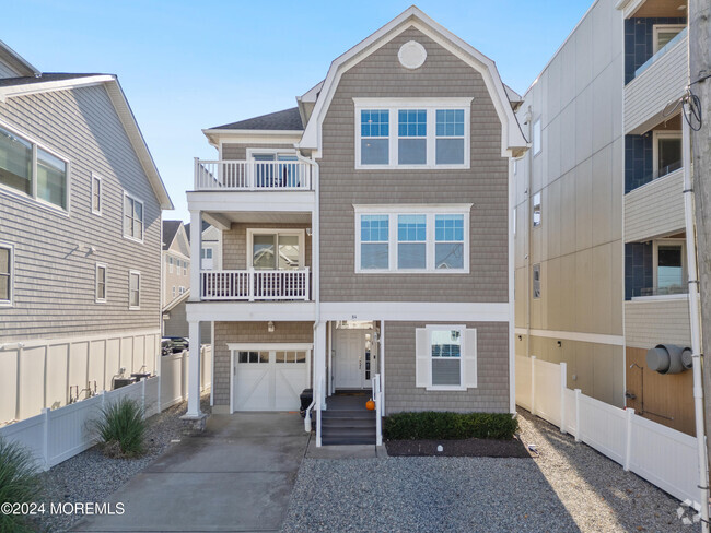 Building Photo - 84 Ocean Terrace Rental