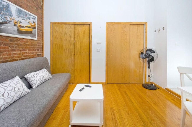 Building Photo - 135 E 94th St Rental