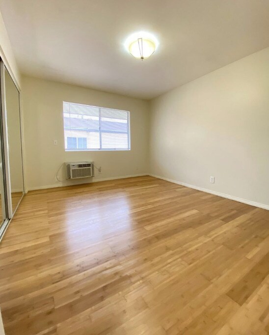 Photo - 4032 Monroe St