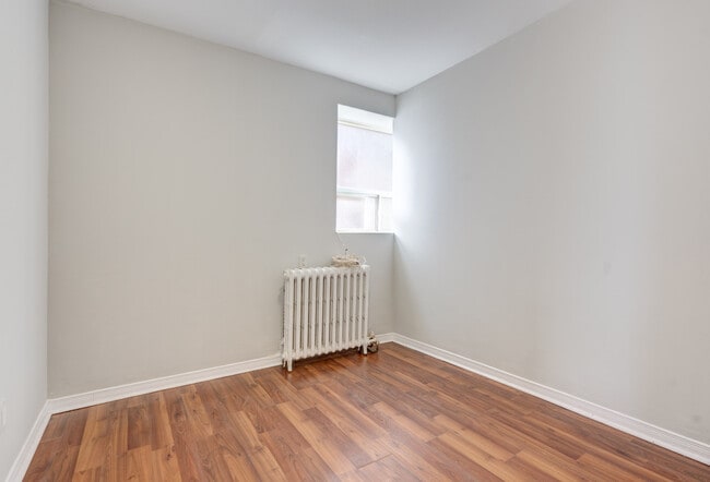 Photo - 40 Lambton Ave