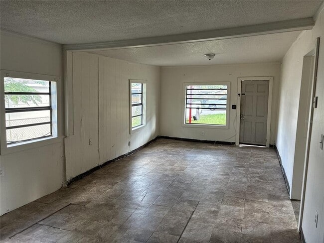 Photo - 10529 3rd Ave