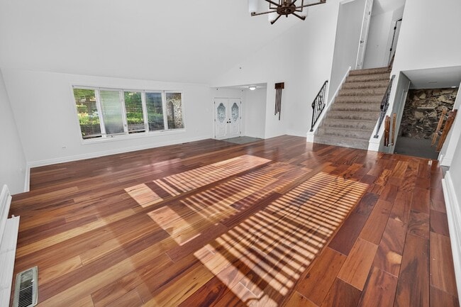 Photo - 16W707 90th St